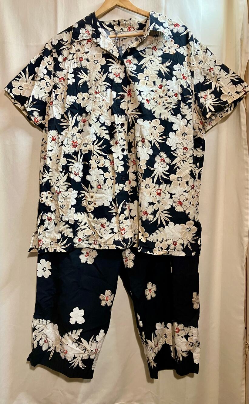 Victoria Jones Floral Top & Capri Pants Set Woman’s Size 1X.